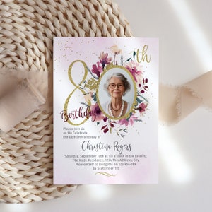 Invitación de cumpleaños número 80 con foto, invitación de 80 años con imagen, invitación de celebración del octogésimo cumpleaños para ella, invitación floral en color burdeos y dorado