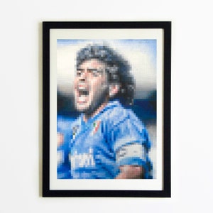 Pixel Maradona. Ritratto fatto a mano di Diego Armando Maradona. A-criticArt. Napoli. Argentina. Matite, china e penna su carta, A-criticArt