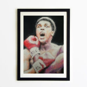 Pixel Alì. Ritratto fatto a mano e firmato di Muhammad Ali. A-criticArt.  Sport, atleta, disegno a china e matite su carta, pixel art