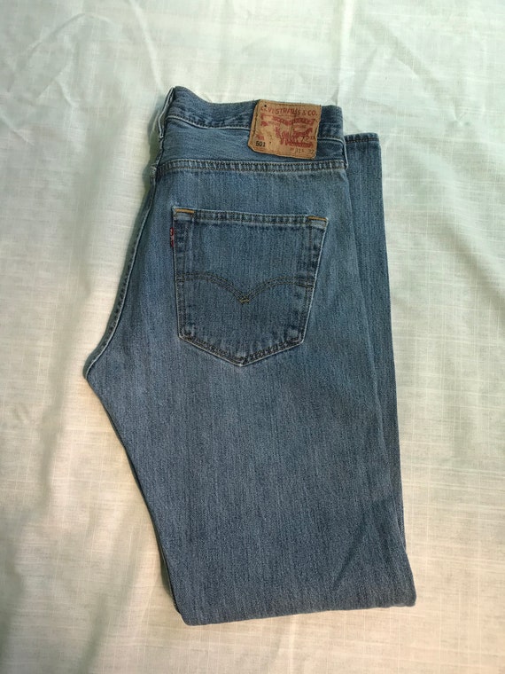 Vintage Levis 501 in Light Wash W31 L32 