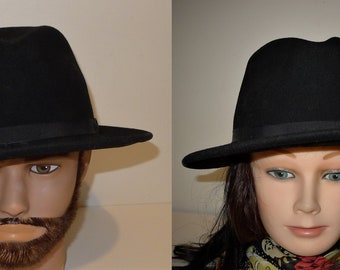 Nice vintage black unisex woolen hat with brim.Medium 22.5"