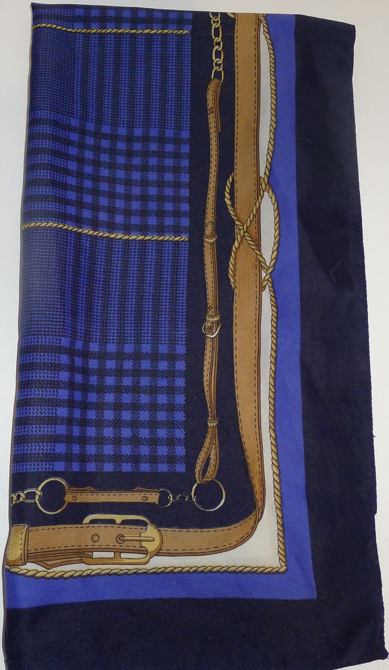 Foulard Vintage à Motif Équestre (Étriers, Sellés, Chevaux) - Rouge Polyester - Occasion Bon État