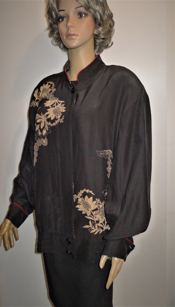 Superb black silk jacket with flower signed Peter… - image 1