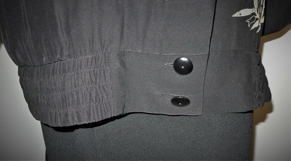 Superb black silk jacket with flower signed Peter… - image 5