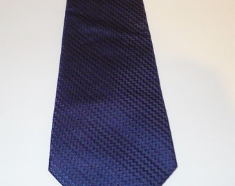 Chic BALMAIN 100% silk navy blue necktie. 56"