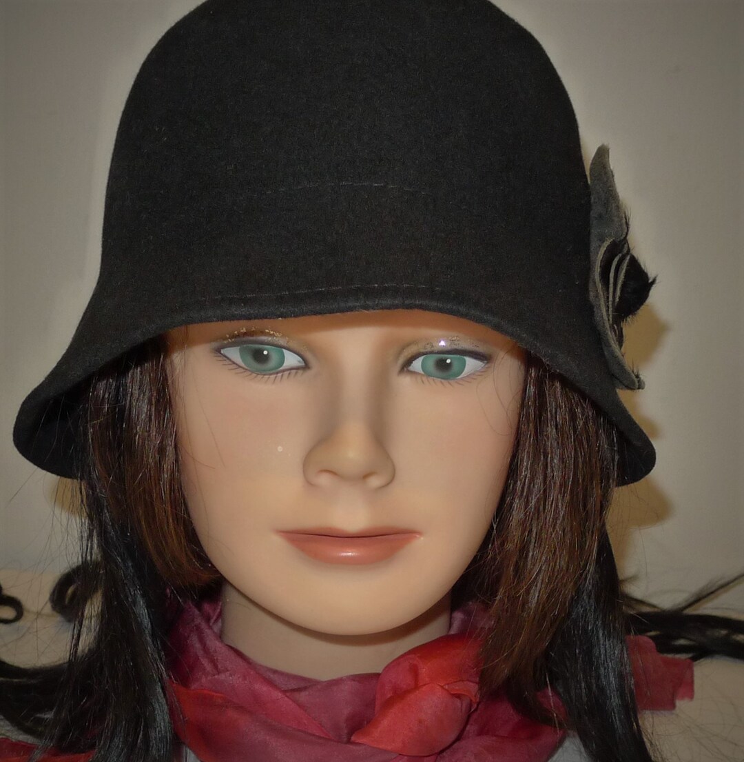 Lovely Black Wool Cloche Hat From FURLA, 1920s Inspiration  display picture 3