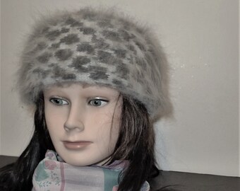 Beautiful vintage gray/blue spotted angora/mohair hat S/M 22"