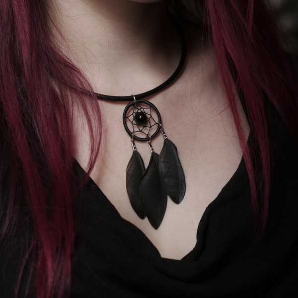 Collier attrape rêves plumes naturelles de corbeau et Pierre noire d'Onyx/ Ras de cou cuir pendentif Pentacle Unique Fait main France/ Goth