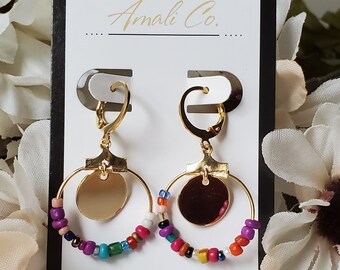 Orecchini a cerchio Huggie multicolor oro