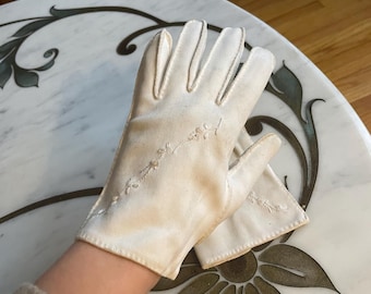 Vintage 1960s Off White Cotton Embroidered Gloves Floral Flower Made in Italy Italian Day Gloves
