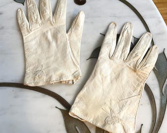 Vintage 1960s Off White Leather Leather Gloves Embroidered Butterfly Made in Italy Italian Leather Gloves