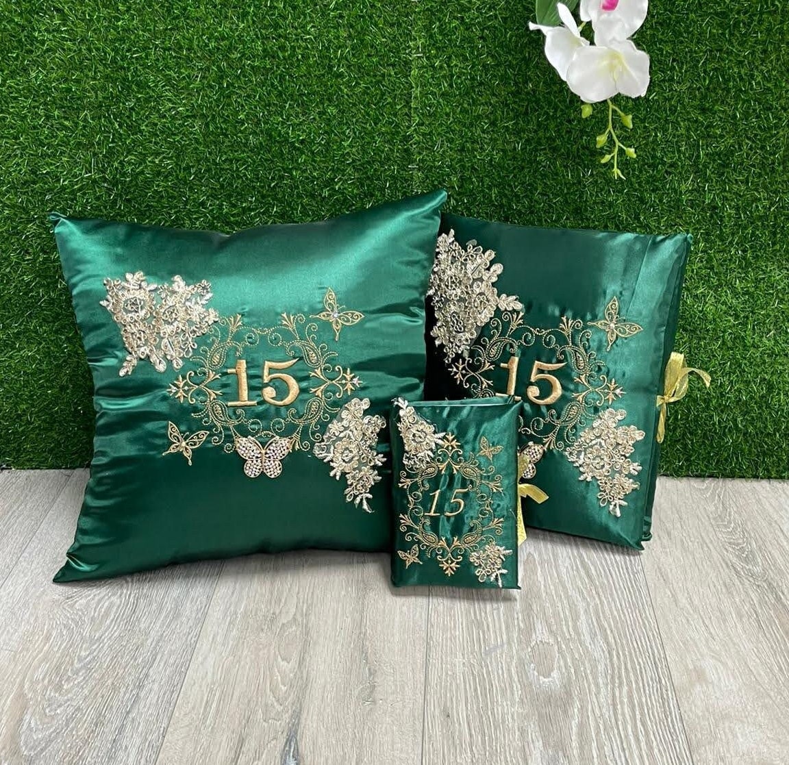 Quinceañera pillow set/ cojines and accesories set