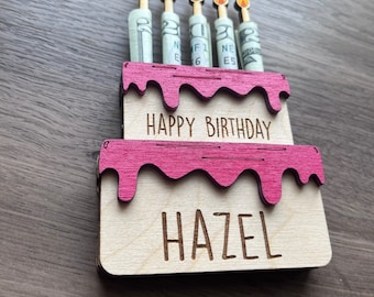 Tarjetero de regalo con dinero y diseño de pastel de cumpleaños grabado personalizado