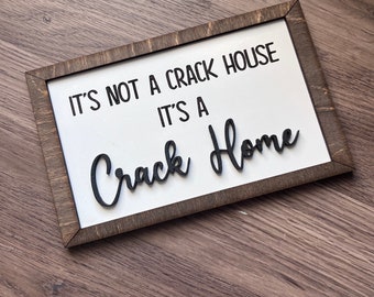 It's Not A Crack House It's A Crack Home Señal de bandeja escalonada / Decoración divertida para el hogar