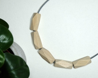 Collana di perline/perline poligonali in legno naturale fatta a mano, minimalista/geometrica/grossa/dichiarazione