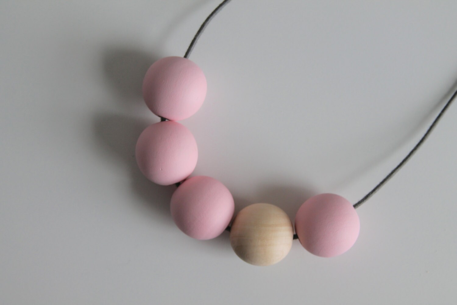 ブレスレット LESS IS MORE baby pink bead necklace Handmade Baby/light/pastel Pink & Natural Wood/wooden Bead
