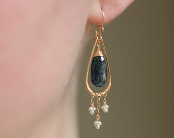 14k gold filled blauwgroen moskyaniet kroonluchteroorbellen, zoetwaterparels