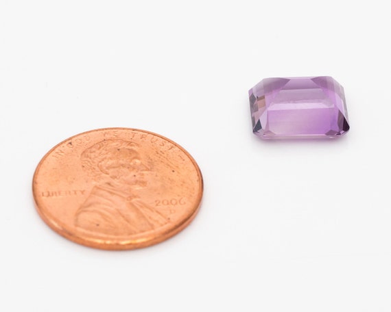 Pierre Précieuse Synthétique Améthyste Taillée émeraude 79,35 Carats - Couleur Violette - Neuf Sans Emballage