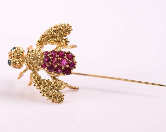 Circa 1980s 18k Yellow Gold, Ruby & Sapphire Bee … - image 4