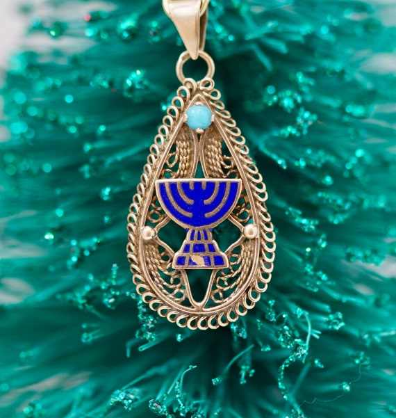 Circa 1940s Menorah Pendant, 14 karat Yellow Gold… - image 1