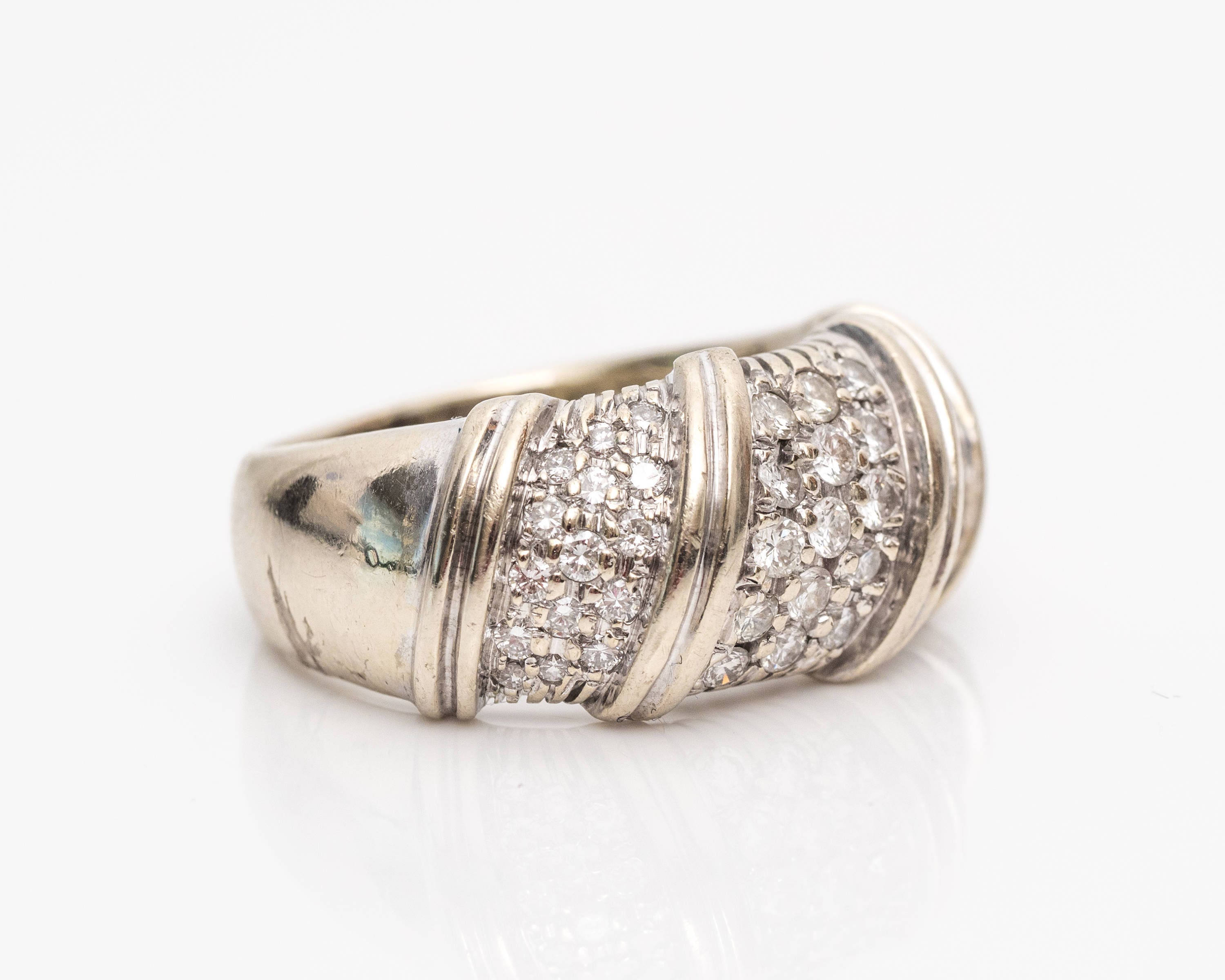 Circa 1980s Italian 18k White Gold & Diamond Ring, VJ 1027 Circa 1980s Italian 18k White Gold & Diamond Ring, VJ 1027