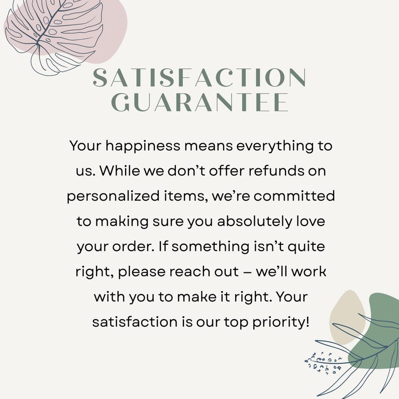 K&ouml;nnte beinhalten: Helle beige Grafik mit dem Text "SATISFACTION GARANTIE" in dunkelgr&uuml;ner Schrift. Der Text darunter besagt das Engagement des Verk&auml;ufers f&uuml;r die Kundenzufriedenheit, auch bei personalisierten Artikeln.