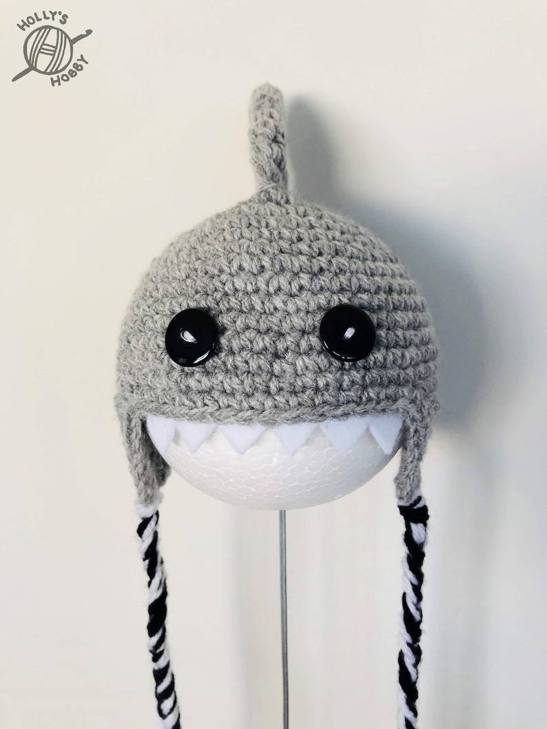 Shark hat for cat with adorable fin on top and felt teeth cute, handmade crochet pet beanie cat costume accessory No cranky eyebrows