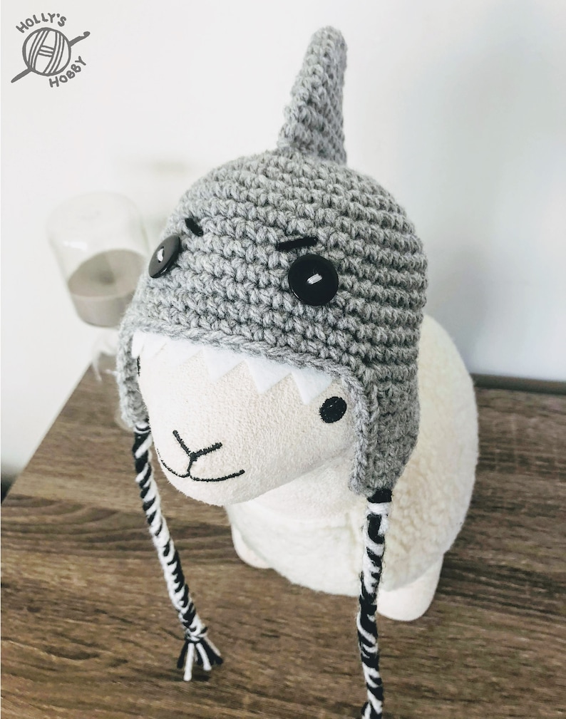 Shark hat for cat with adorable fin on top and felt teeth cute, handmade crochet pet beanie cat costume accessory image 6