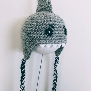 Shark hat for cat with adorable fin on top and felt teeth cute, handmade crochet pet beanie cat costume accessory image 4