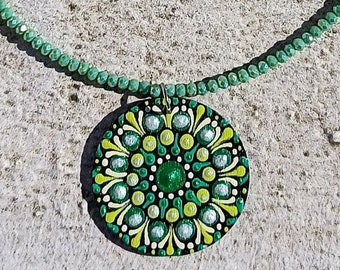 Collier ras de cou en perles de mandala vertes en cristal vert pâle Collier ras de cou en perles de cristal mandala vert ras du cou minimaliste vert mandala