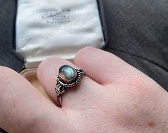 Stunning Iridescent Sterling Silver Labradorite Oval Gemstone Ring! Size N!