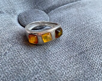 Gorgeous Sterling Silver Multi Coloured Amber Stone Ring! Size R!