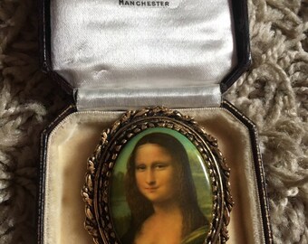 Stunning Vintage large Mona Lisa Painting design Brooch Pin!