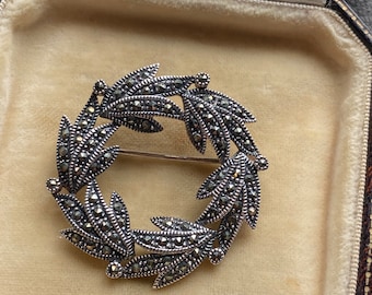 Stunning Sterling Silver Marcasite Wreath Style Leaves Ring Circular Brooch Pin!