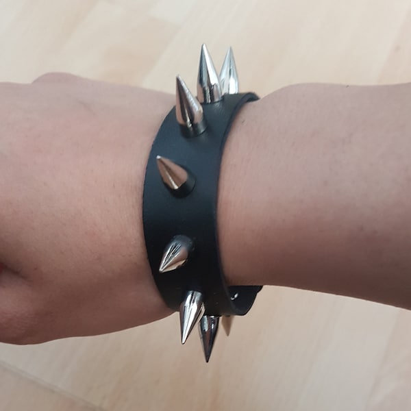 Adults Goth Fashion Spiked Wrist Band, Metal Spikes, One Size - Adjustable