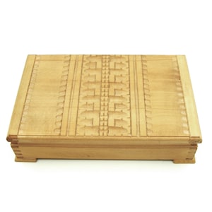 Vntage cigarettes box/ holder  Wood carved NOS