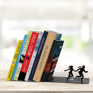 Fermalibri romantico – Silhouette di amanti che corrono – Elemento decorativo unico per mensola in metallo