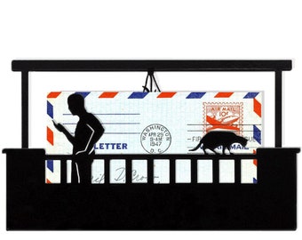 Aan de muur bevestigde metalen balkonplank: sleutel- en postorganizer bij de ingang
