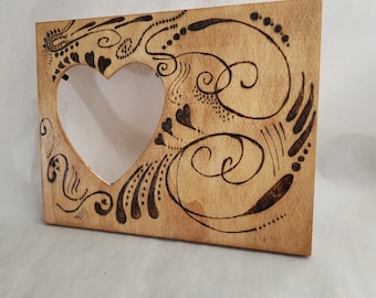 Marco de fotos de madera quemada con corazones, hecho a mano, 4x6