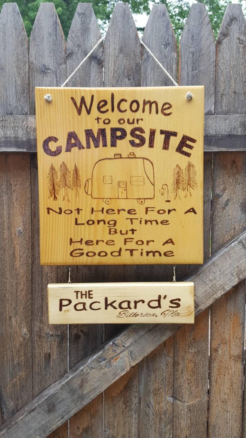 Panneaux de camping avec citations et dictons bois brûlé