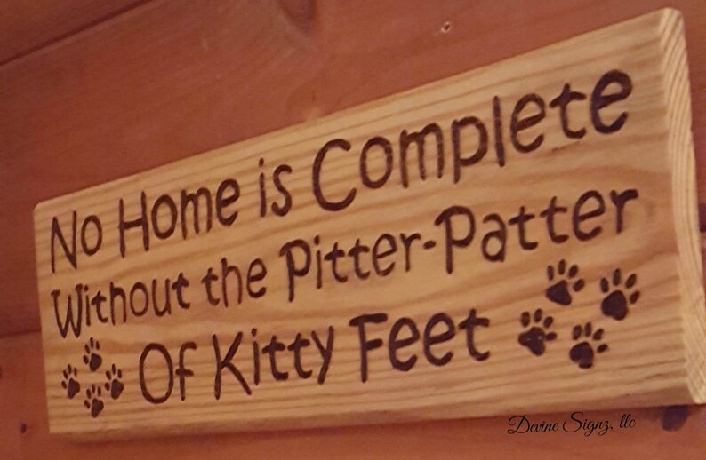 Targa In Legno A Cuore Per Amanti Dei Cani: This Home Is Not Complete Without The Pitter Patter Of Doggy Feet - 2
