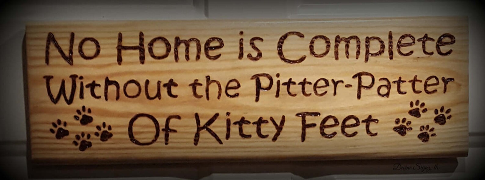 Targa In Legno A Cuore Per Amanti Dei Cani: This Home Is Not Complete Without The Pitter Patter Of Doggy Feet - 3