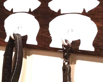 Soporte personalizado para correa de perro, letrero de madera hecho a mano con ganchos para colgar.