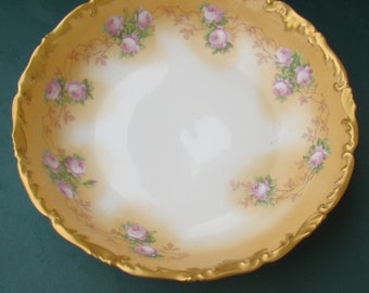 T&V Limoges France Round Vegetable Serving Bowl Roses w Gold Scalloped Edge !0" T  V