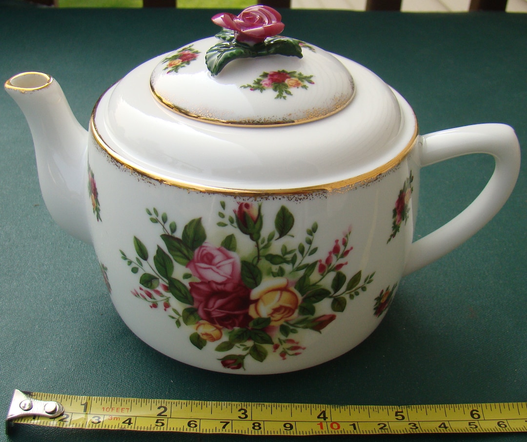 Old Country Roses Flower Finial 2 Cup Teapot Royal Albert Copyright