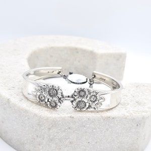 Women&#39;s bracelet, Original jewelry, Mom gift, Ecological jewelry, Vintage, Recycled, Design APRIL 1950, Flowers, Utensils