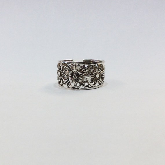 REDUCED!! Sterling Silver Floral Hand-carved Band… - image 2