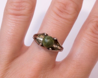 Sterling Silver Green Stone Ring