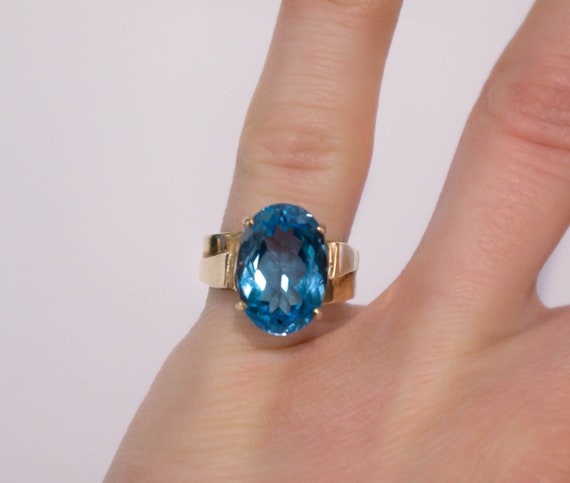 10k Large Oval Blue Stone Ring - image 1