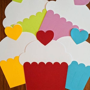 Cupcakes de feliz aniversário, kit de detalhes recortados, decoração de sala de aula, quadro de avisos, exibição de aniversário de creche, convites para cupcakes,